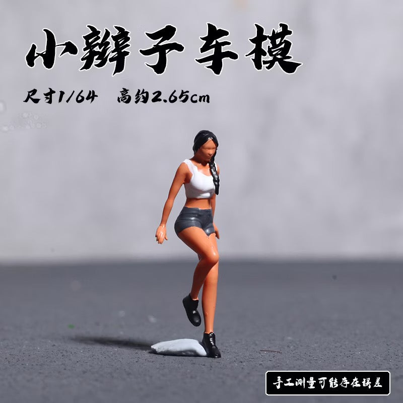 1:64 Scale Mini Mechanic & Car Wash Worker Figure, Diecast Model Diorama Accessory, Scene Decoration
