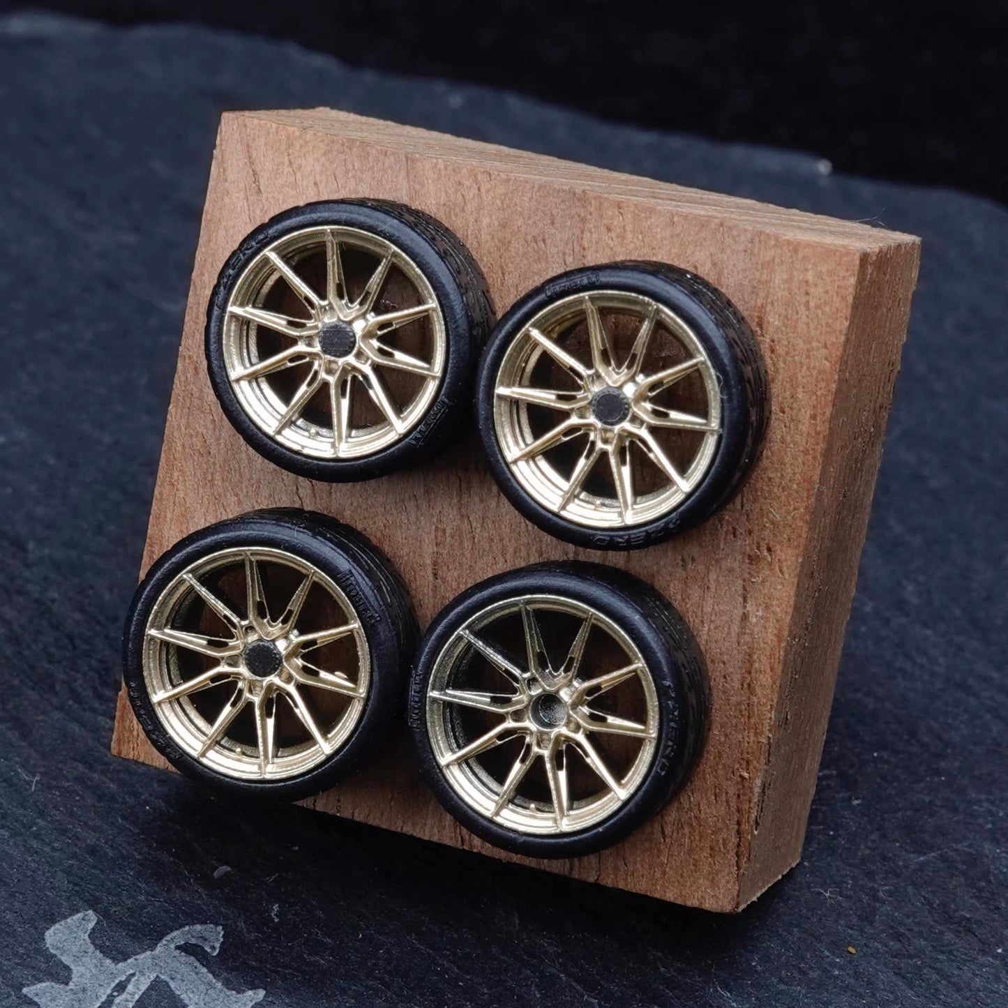Puff Studio 1:64 Vossen EVO2R Wheels | Front 8.5mm Rear 8.8mm Axle OEM Style Aggressive Stance Diecast Custom Wheels