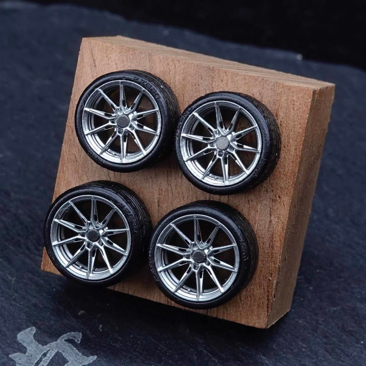 Puff Studio 1:64 Vossen EVO2R Wheels | Front 8.5mm Rear 8.8mm Axle OEM Style Aggressive Stance Diecast Custom Wheels