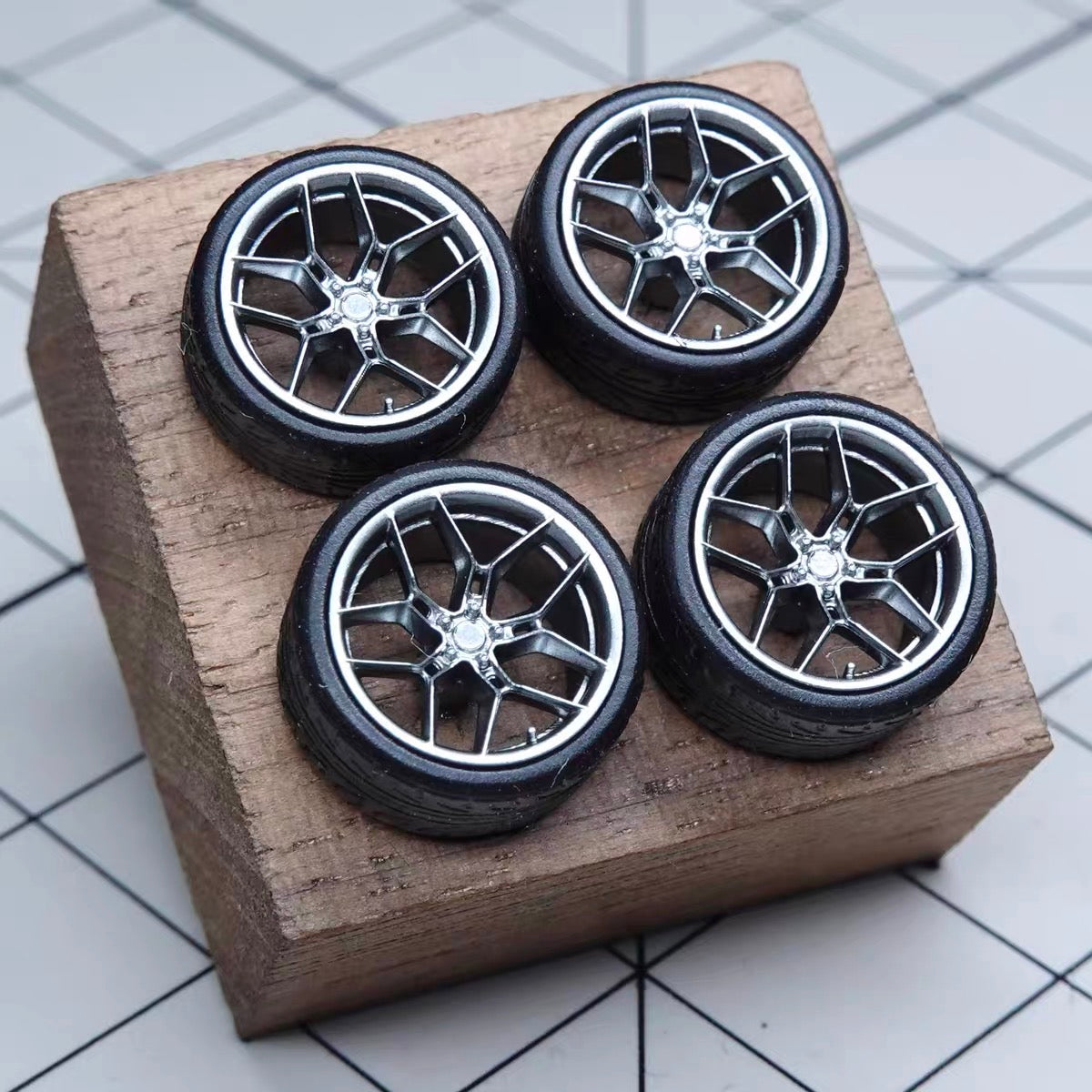 Puff Studio 1:64 Vossen EVO4 Wheels | Front 8.5mm Rear 8.8mm Axle OEM Style Aggressive Stance Diecast Custom Wheels