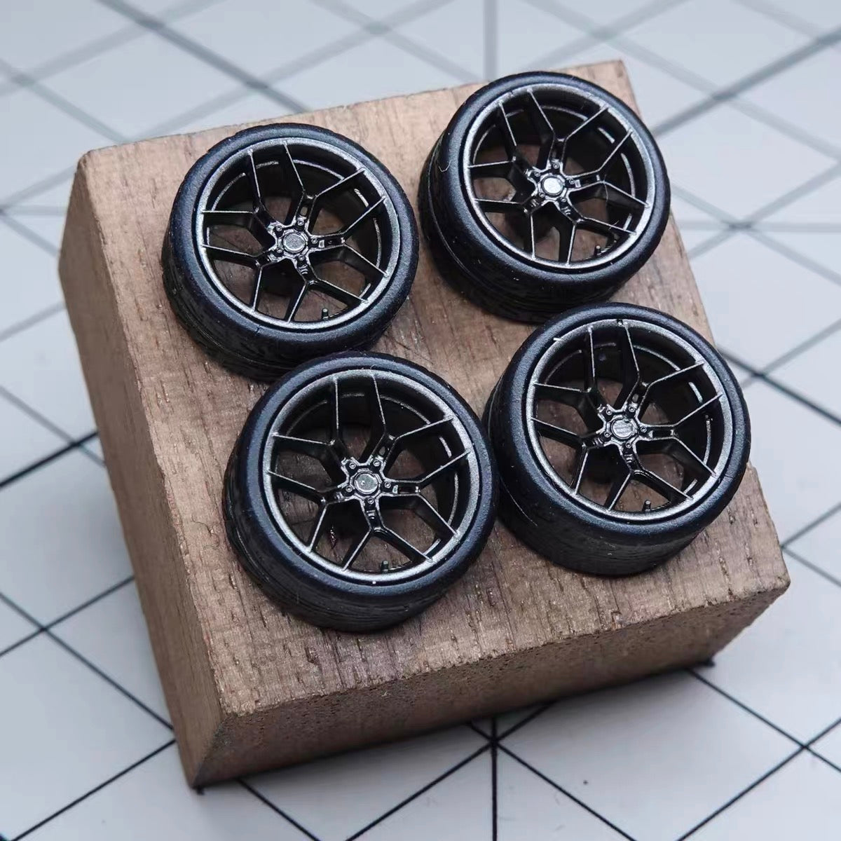 Puff Studio 1:64 Vossen EVO4 Wheels | Front 8.5mm Rear 8.8mm Axle OEM Style Aggressive Stance Diecast Custom Wheels