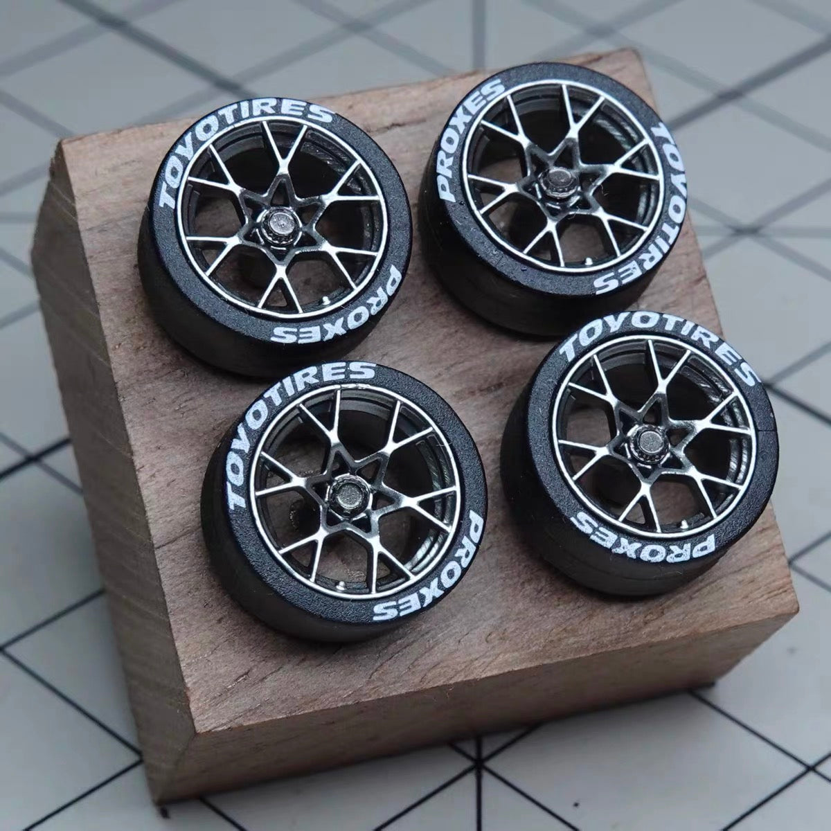 Puff Studio 1:64 Porsche 718 GT4 OEM Wheels | 8.1mm Axle Factory Style Diecast Custom Wheel Set