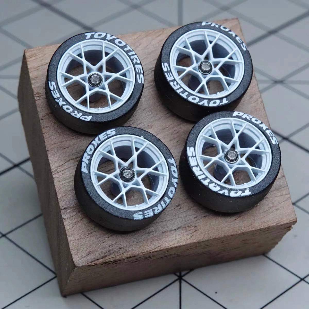 Puff Studio 1:64 Porsche 718 GT4 OEM Wheels | 8.1mm Axle Factory Style Diecast Custom Wheel Set