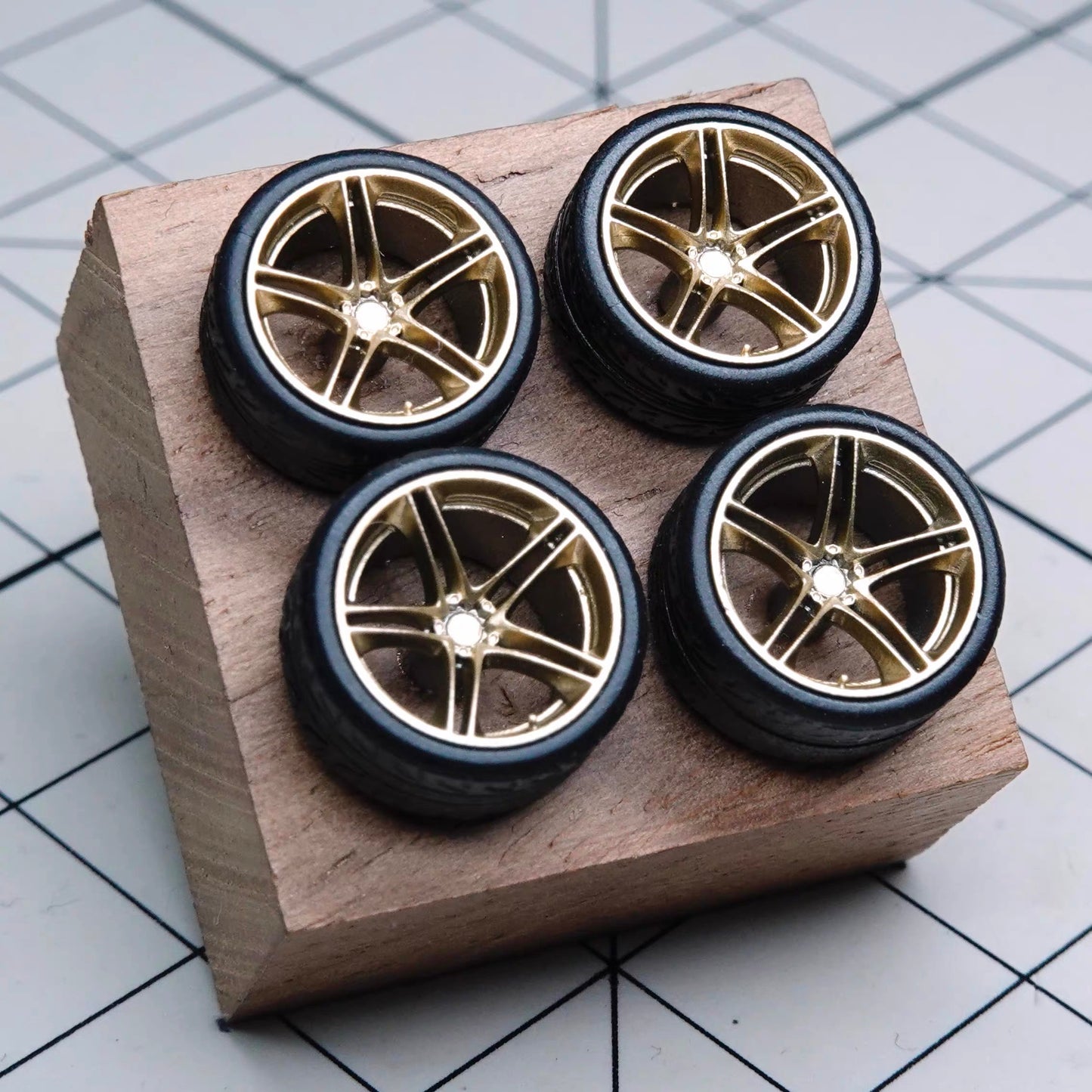 Puff Studio 1:64 HRE P207 Wheels | Front 8.5mm Rear 8.8mm Axle Aggressive Stance Diecast Custom Wheel Set