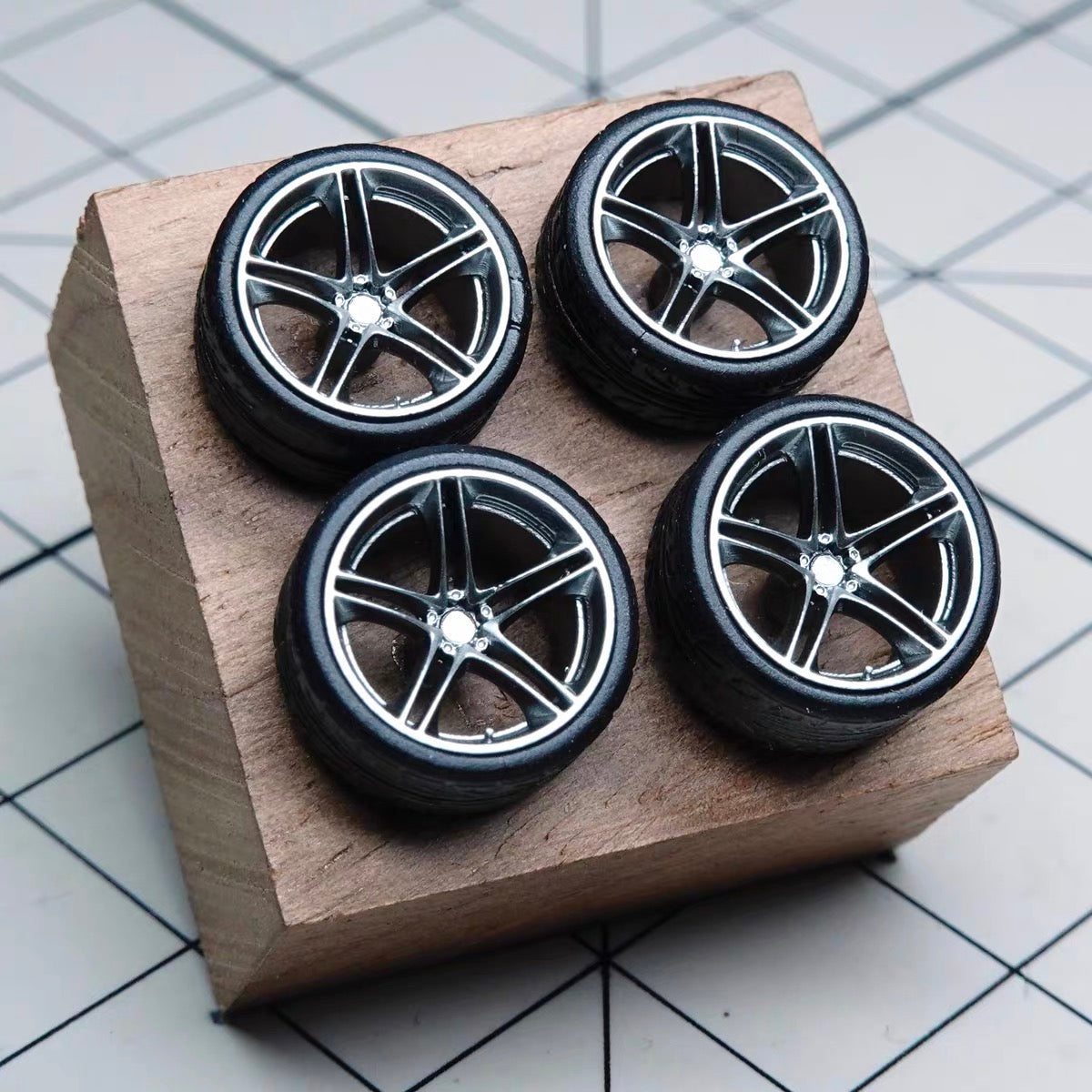 Puff Studio 1:64 HRE P207 Wheels | Front 8.5mm Rear 8.8mm Axle Aggressive Stance Diecast Custom Wheel Set