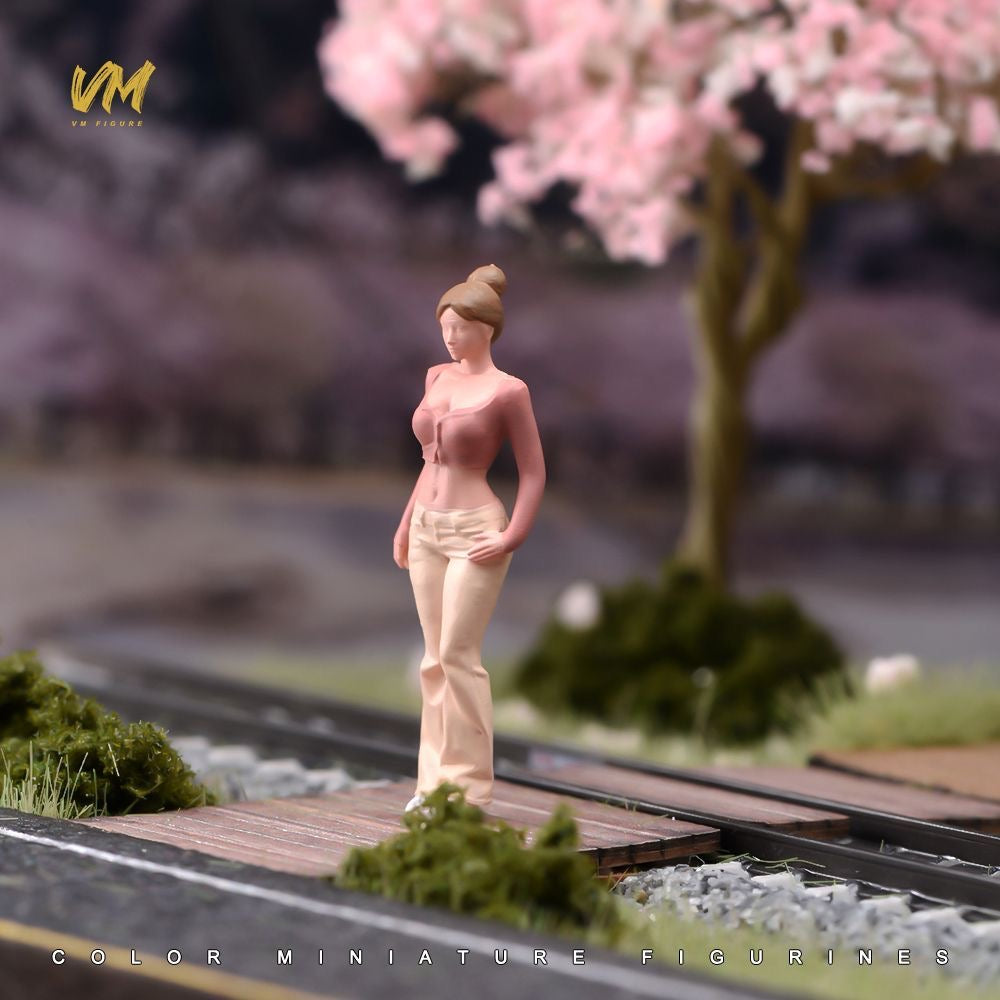 1:64 Urban Fashion Female Figure | Hand-Painted Miniature Diorama Figure for Diecast Model Cars