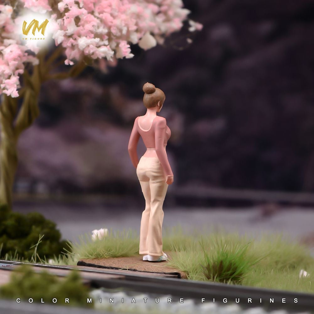 1:64 Urban Fashion Female Figure | Hand-Painted Miniature Diorama Figure for Diecast Model Cars