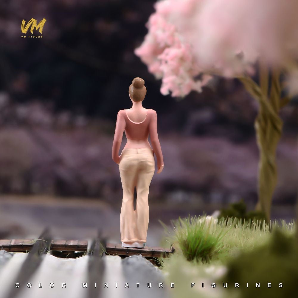 1:64 Urban Fashion Female Figure | Hand-Painted Miniature Diorama Figure for Diecast Model Cars
